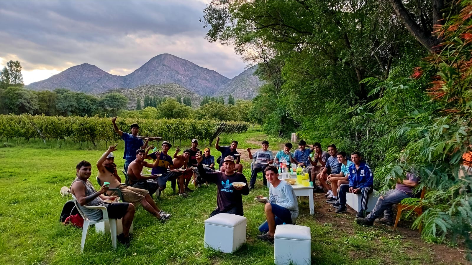 Atardecer y visitas en la finca